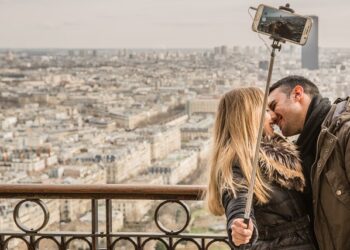 Selfie Poses that every couple must try