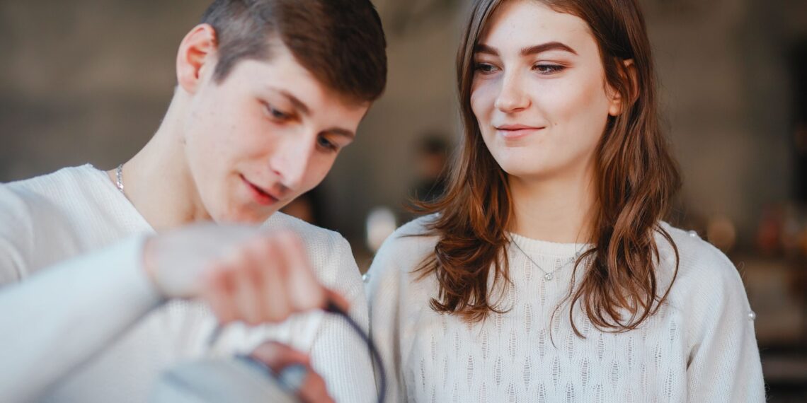 A Man’s Guide to Understanding Her Non-Verbal and Emotional Cues