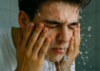 Male Skincare: Morning vs. Night Routines