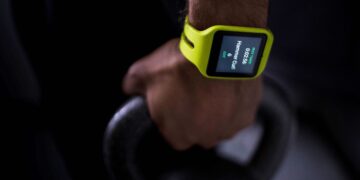 AI-powered fitness for men: How to get personalized workout plans from smartwatch data?